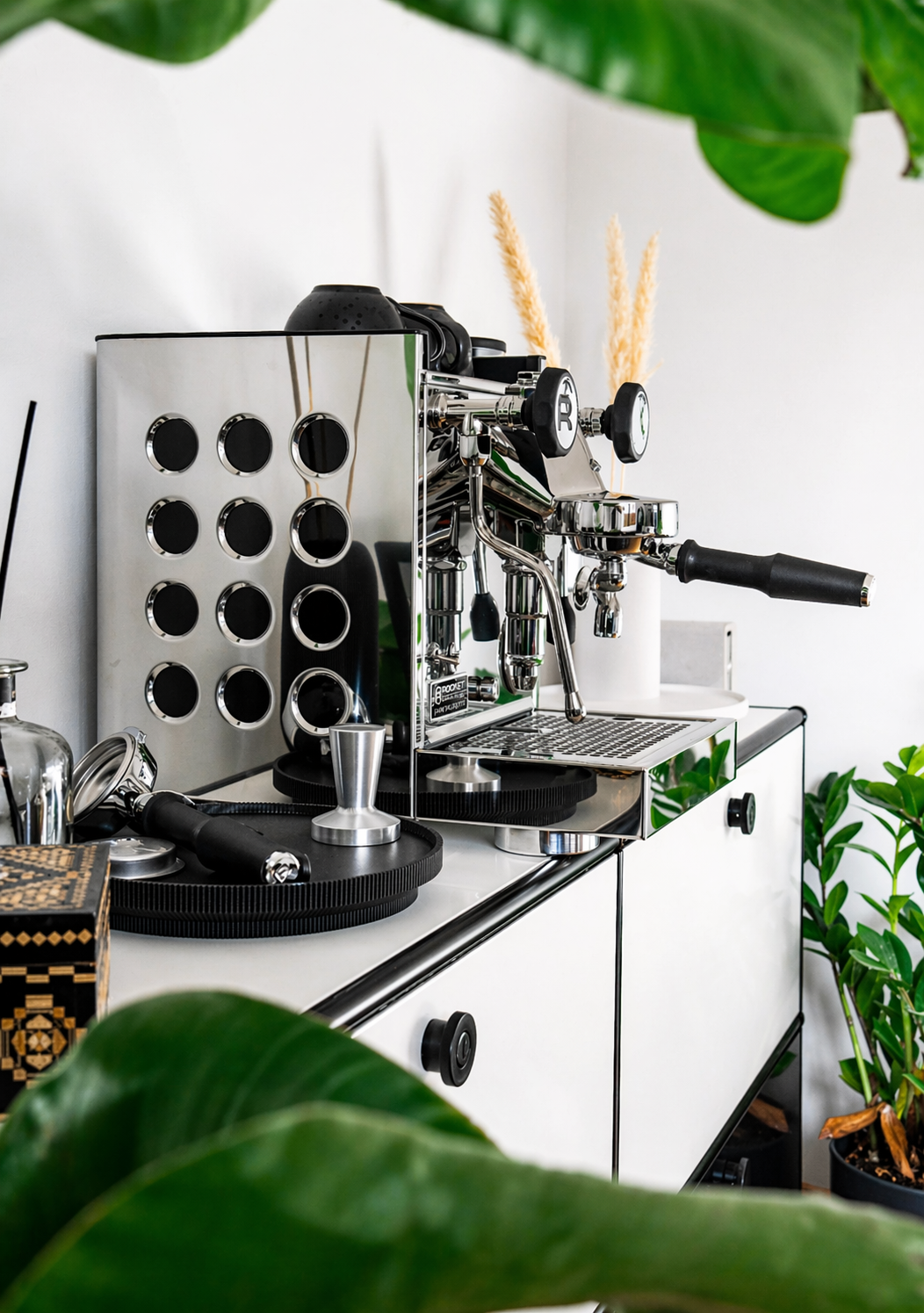 Rocket Appartamento TCA Esprrssomaschine inmoderner Kaffeeecke