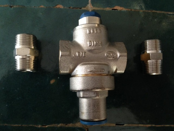 ECM Druckminderer 1bar mit Anschlussnippeln